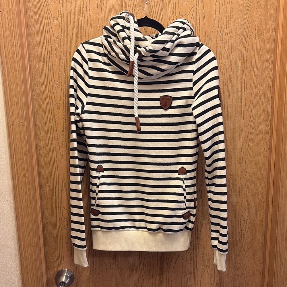 Wanakome Women’s XS Striped Black and White Sweater